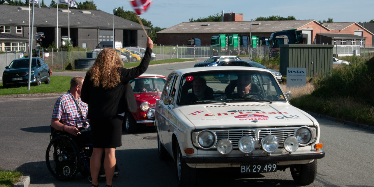 Silkeborgs borgmester, Helle Gade, sendte klassiske biler rundt om Silkeborg i 4. afdeling af SONAX DASU Classic.