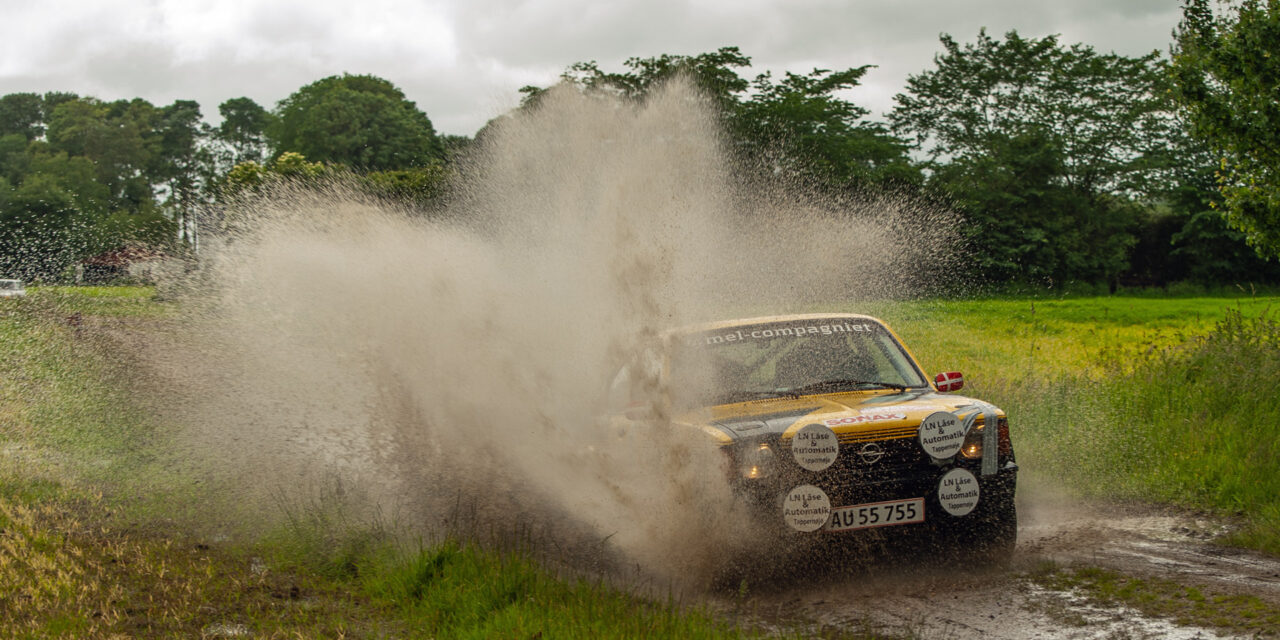 Der var lagt op til skarp konkurrence, da eliten i dansk regularity rally stillede til start i det 21. Classic Car Challenge med start og mål i Vejen.